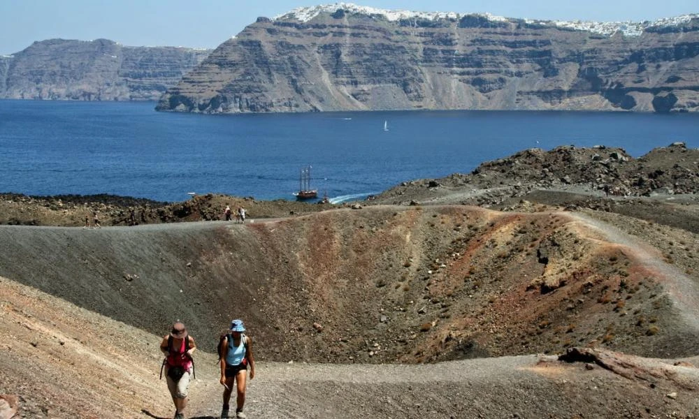 «Σείεται η Γη» από τους σεισμούς σε Σαντορίνη και Αμοργό τις τελευταίες ώρες